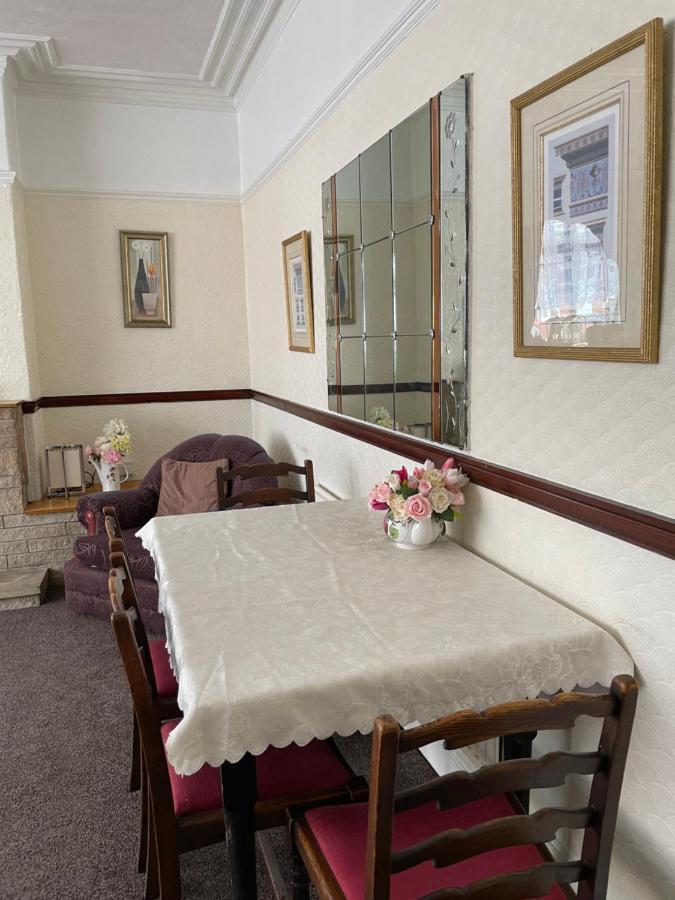 The Jewel Of The Sea Bed and Breakfast Blackpool Exterior foto