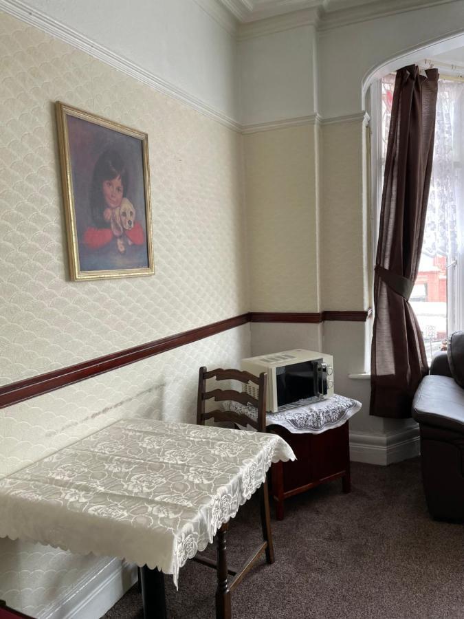 The Jewel Of The Sea Bed and Breakfast Blackpool Exterior foto