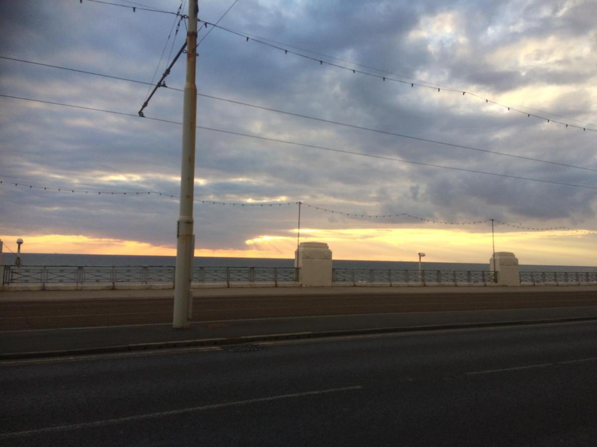 The Jewel Of The Sea Bed and Breakfast Blackpool Exterior foto